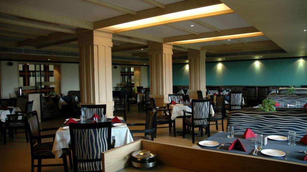 Vishwaratna Hotel Guwahati Exterior foto